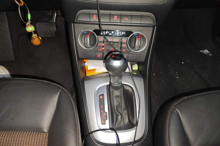 Used Audi Q3 2018 30 TFSI Fashion Edition Collector's Version Gear Lever