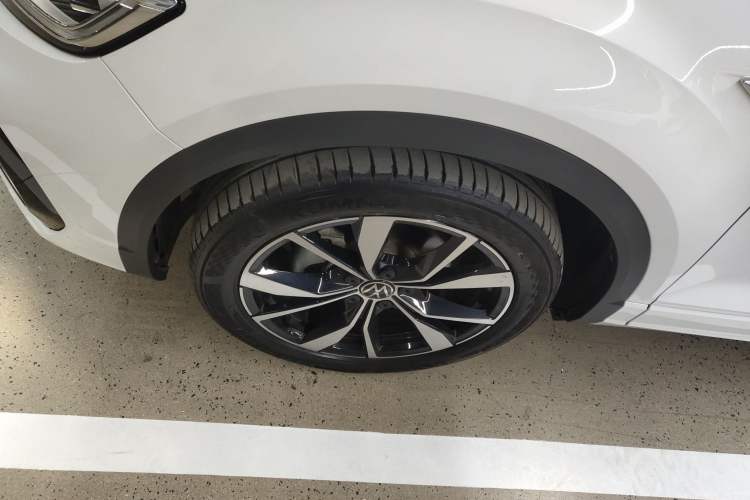 Used Volkswagen T-ROC 2023 300TSI DSG Two-Wheel-Drive Chen Guang Edition
