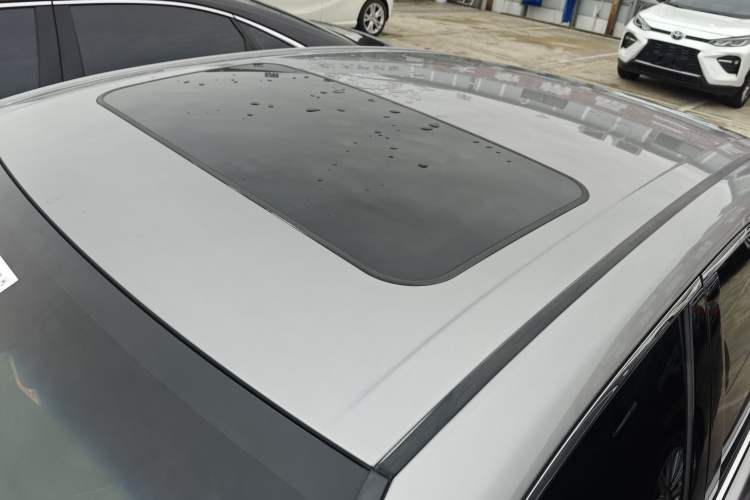 Used Toyota Avalon 2019 2.0L XLE Premium Edition China VI Roof