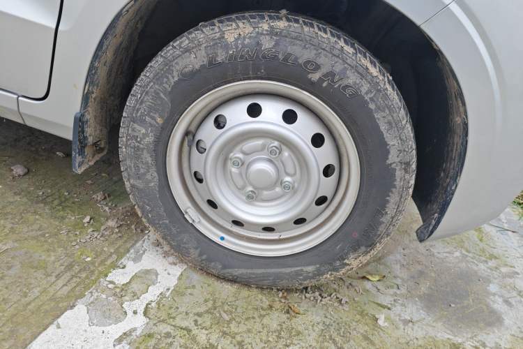 Used Wuling Hongguang V 2022 1.5L Jingqu Edition Electric-Assist LAR Exterior 1