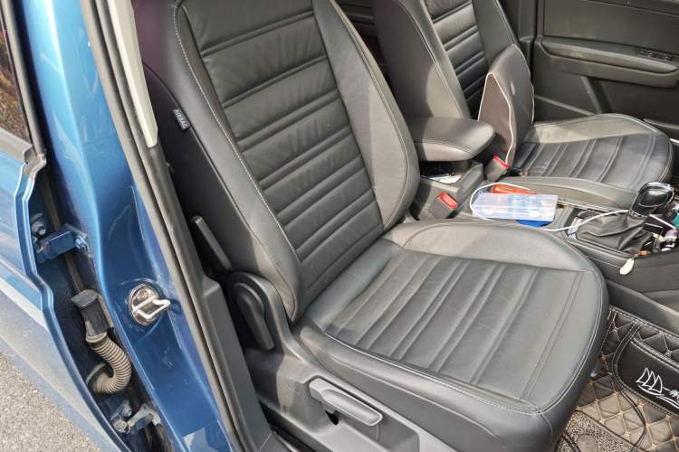 Used Volkswagen Touran 2016 Volkswagen Touran L 280TSI DSG Comfort Edition Right Front Seat