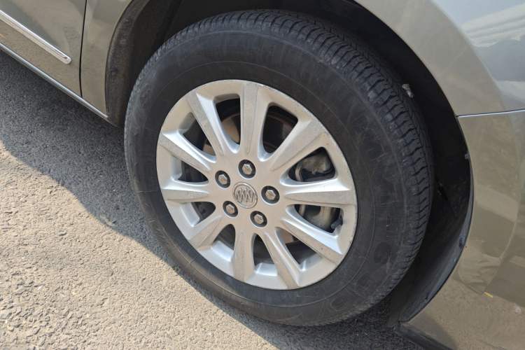 Used Buick GL8 2011 3.0L XT Luxury Business Flagship Edition Right Front Wheel Hub
