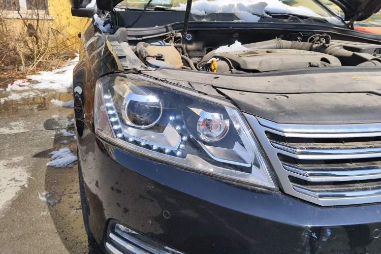 Used Volkswagen Magotan 2016 1.8TSI Smart Comfort Model Right Front Headlight