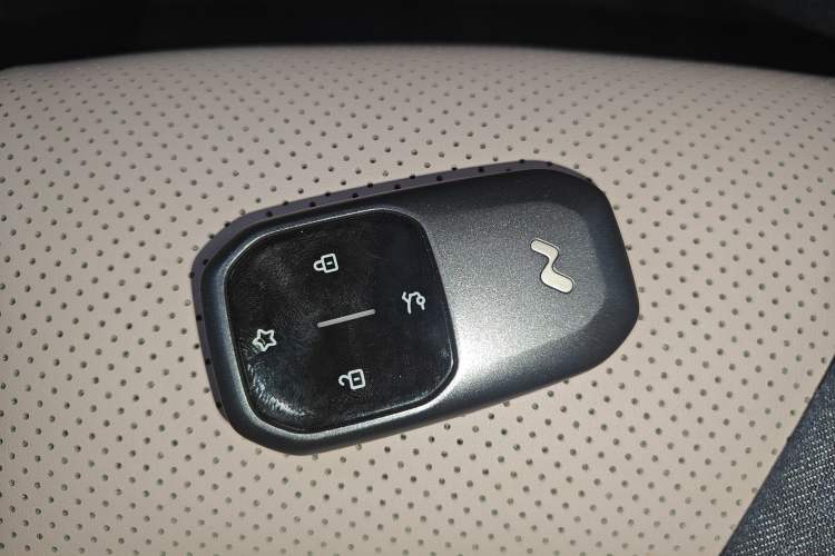 Used ONVO L60 2024 60 kWh Rear-Drive Version