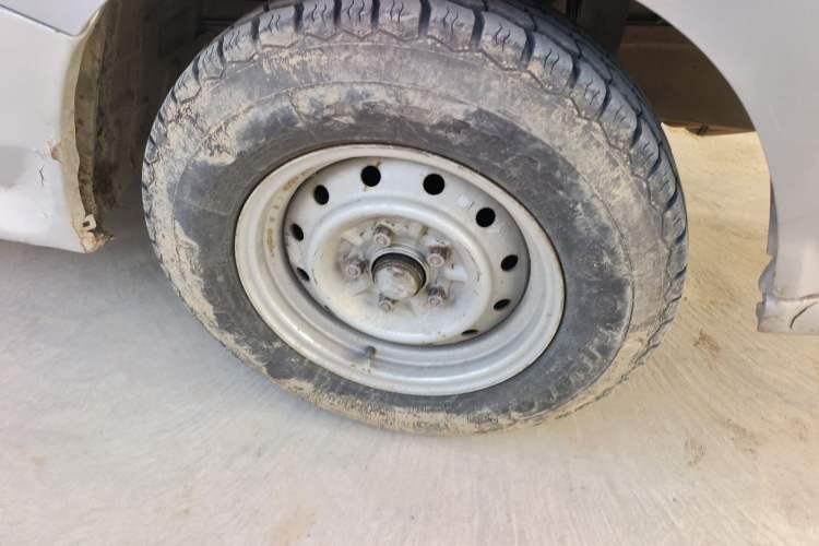 Used Soueast Delica 2008 2.0L Economy Version Right Front Wheel Hub