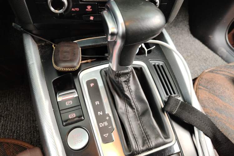 Used Audi Q5 2017 Plus 40 TFSI Technology Model Gear Lever