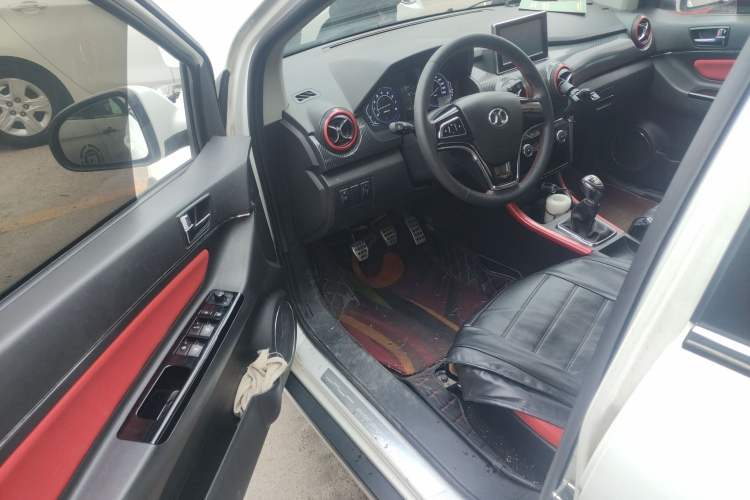 Used BAIC Senova X25 2015 1.5L manual Comfort trim level