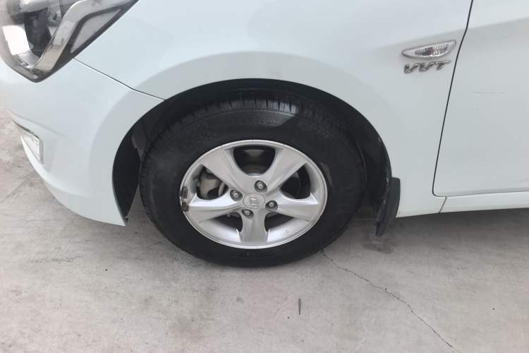 Used Hyundai Verna Ray 2014 1.4L Manual GLX Left Front Wheel Hub