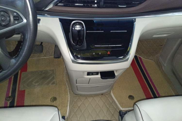 Used Buick GL8 2021 Land Cruiser Executive Class 652T Luxury Model
