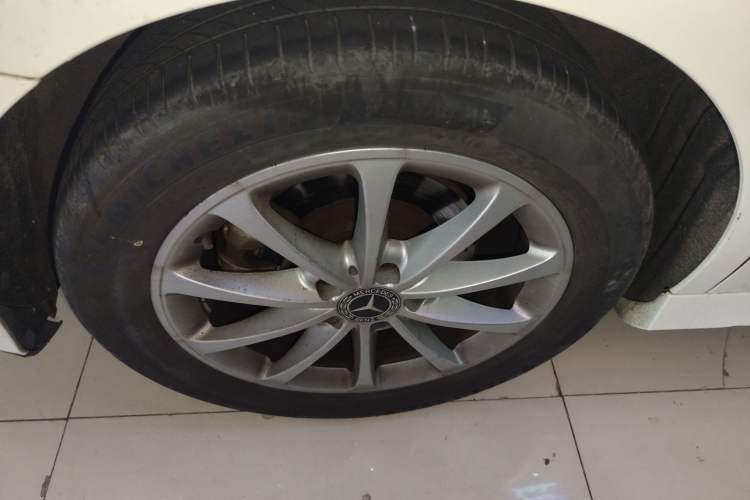 Used Mercedes-Benz A-Class 2020 Restyled A 200 L Sport Sedan Fashion Version Right Rear Wheel Hub