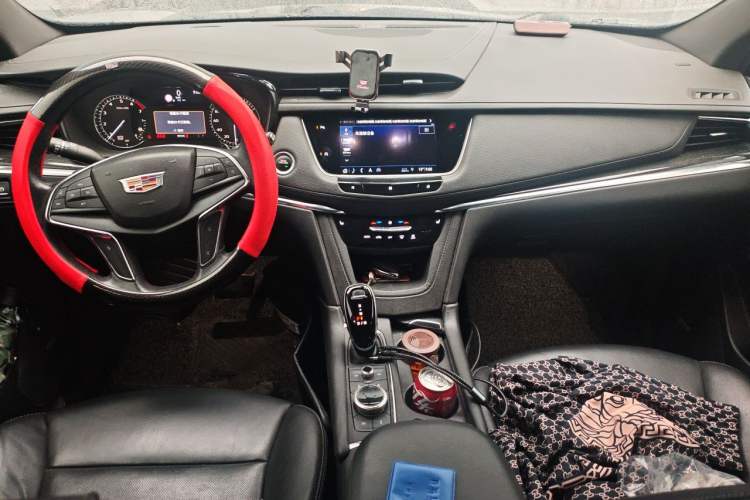 Used Cadillac XT5 2020 Revised Version 28T Luxury Edition Center Console