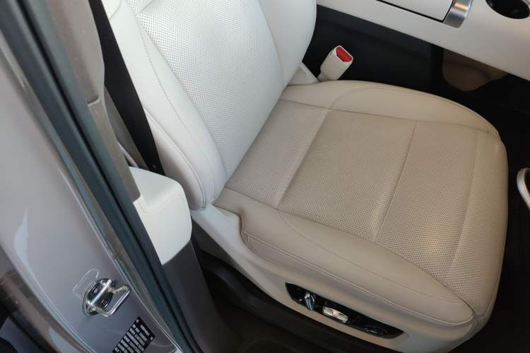 Used Li Auto MEGA 2024 Ultra Model
