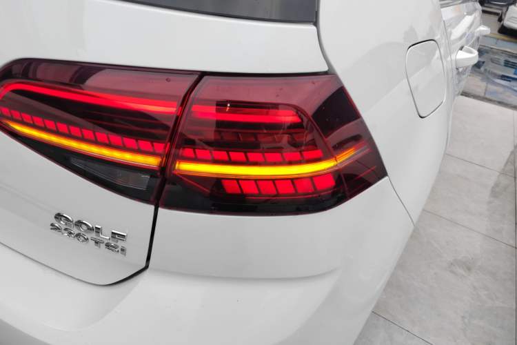 Used Volkswagen Golf 2018 230TSI Automatic Luxury Version
