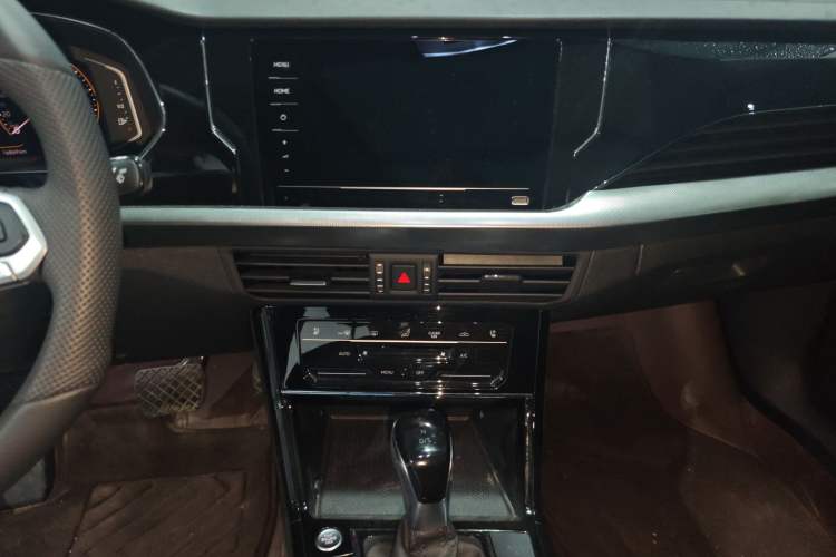 Used Volkswagen Passat 2025 Premium Version 380TSI Dragon Edition Audio And AC Panel