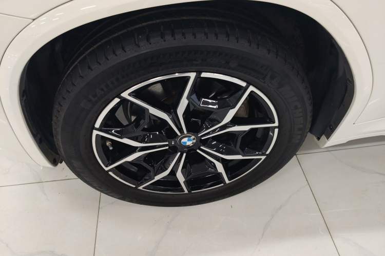 Used BMW X4 2022 xDrive 25i M Sport Package Left Front Wheel Hub