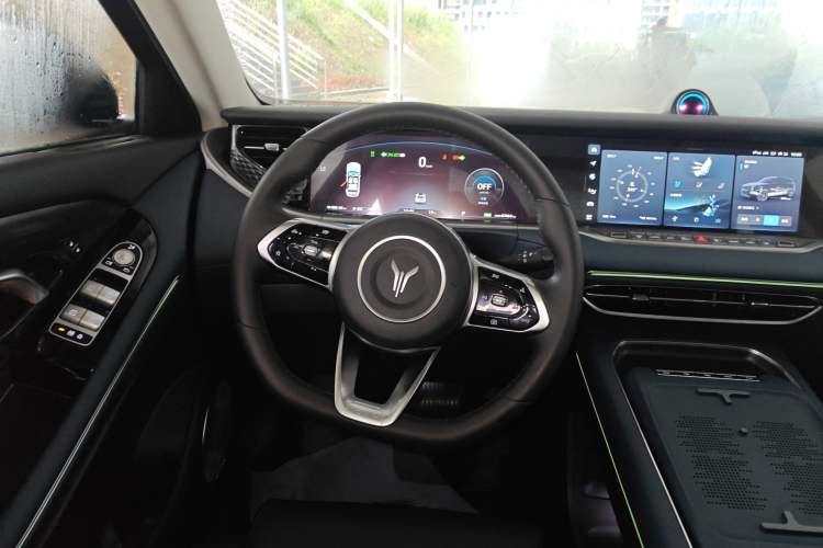 Used VOYAH FREE 2024 Ultra-Long Range Intelligent Driving Version Steering Wheel