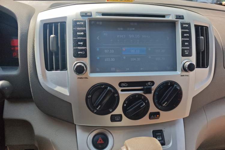 Used Nissan NV200 2014 1.6L CVT Luxury Model China V Standard
