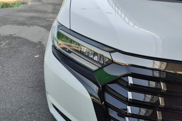 Used Honda Elysion 2022 2.0L eHEV Luxury First Edition Right Front Headlight