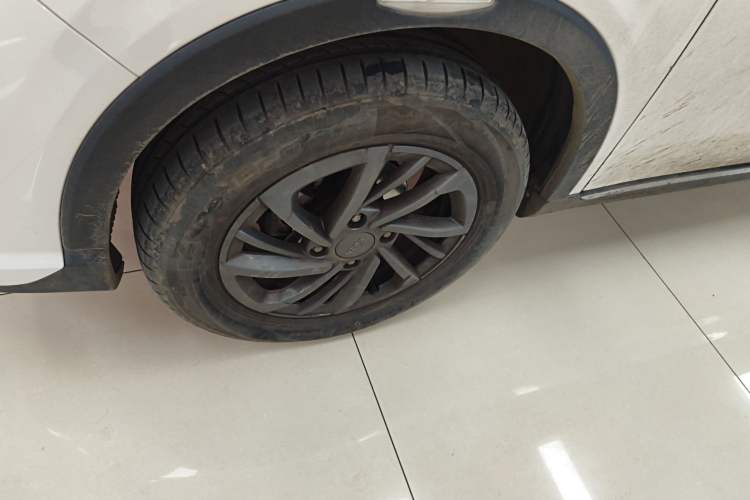 Used NETA V 2022 Chao 300 Lite Ternary Lithium Left Front Wheel Hub