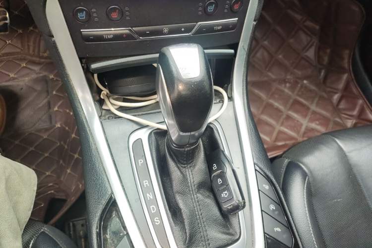 Used Ford Edge 2015 2.0T GTDi Four-Wheel Drive Prestige Model
