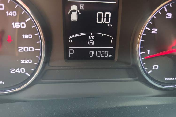 Used Roewe RX5 2020 PLUS 300TGI Automatic Ali National Style Luxury Edition Odometer Close Up