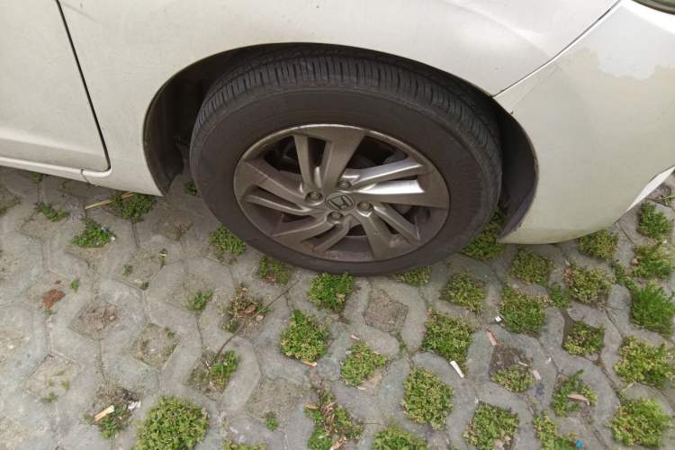 Used Honda Fit 2014 1.5L SE CVT Fashion Model Right Front Wheel Hub