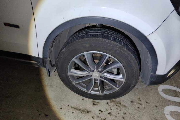 Used Geely Auto Emgrand X7 Sport 2018 1.8TD Automatic Two-Wheel Drive Zhiya Model Right Front Wheel Hub