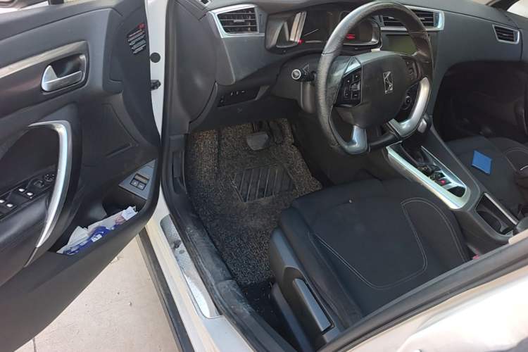 Used DS 6 2014 1.6T Elegant Version THP160