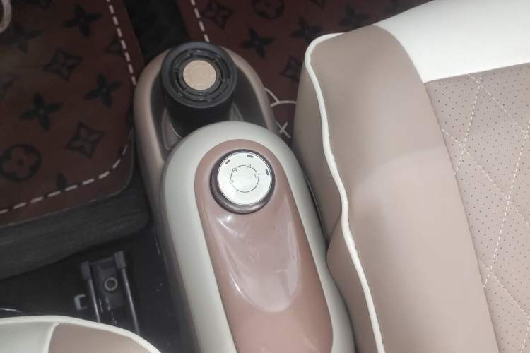 Used Wuling Hongguang MINIEV 2025 Four-Door Version Zhenxiang+ Edition Gear Lever