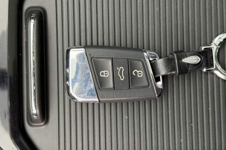 Used Volkswagen Passat 2020 330TSI Elite Edition China VI Vehicle Key