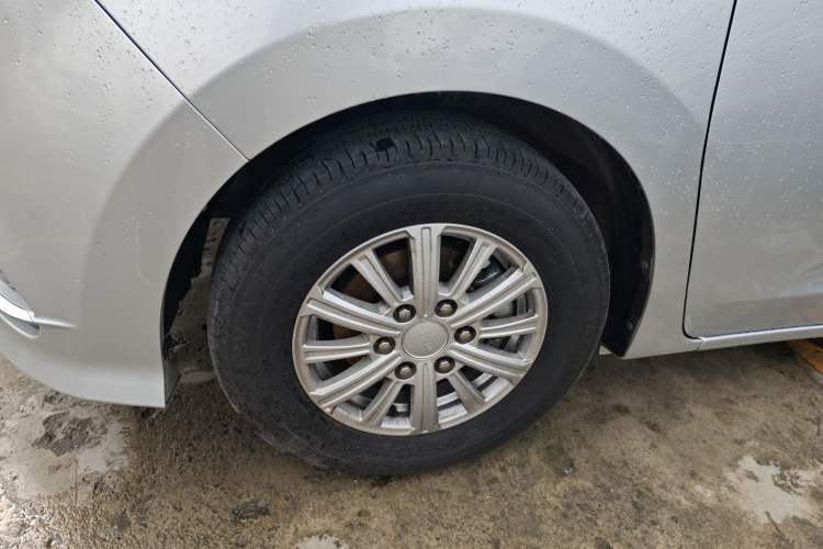 Used SAIC MAXUS G10 2024 2.0L Manual Multi-Function Travel Version CNG 7-Seater