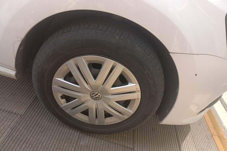 Used Volkswagen Polo 2016 1.4L Automatic Trendy Model Right Front Wheel Hub