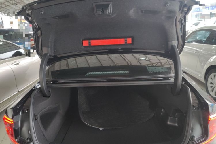 Used Volvo S90 New Energy 2025 Plug-in Hybrid Four-Wheel Drive Long-Range Zhiyi Luxury Edition
