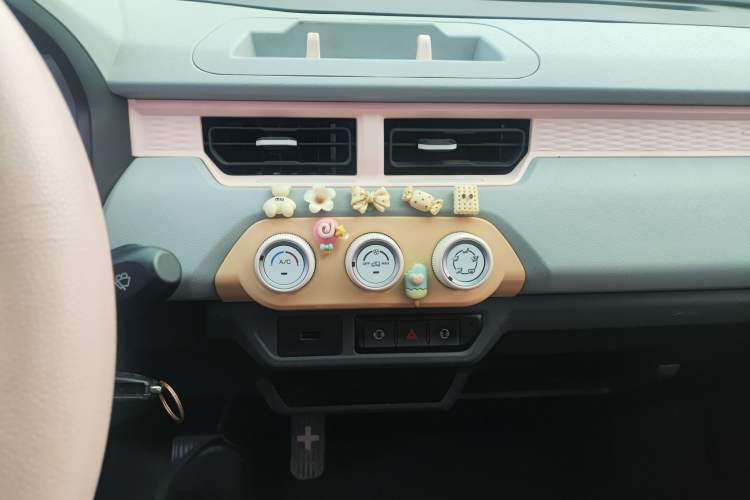 Used Chery QQ Ice Cream 2022 170km Sundae Phosphate Lithium-Ion