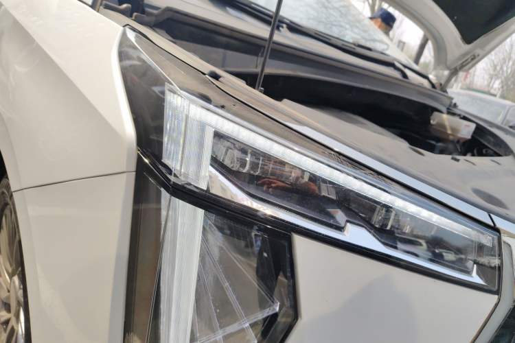 Used GAC Trumpchi M8 2023 Zongshi Series Dual-Motor YuZun Edition Right Front Headlight