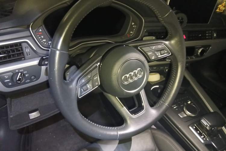 Used Audi A5 2017 Cabriolet 40 TFSI Fashion Model Steering Wheel