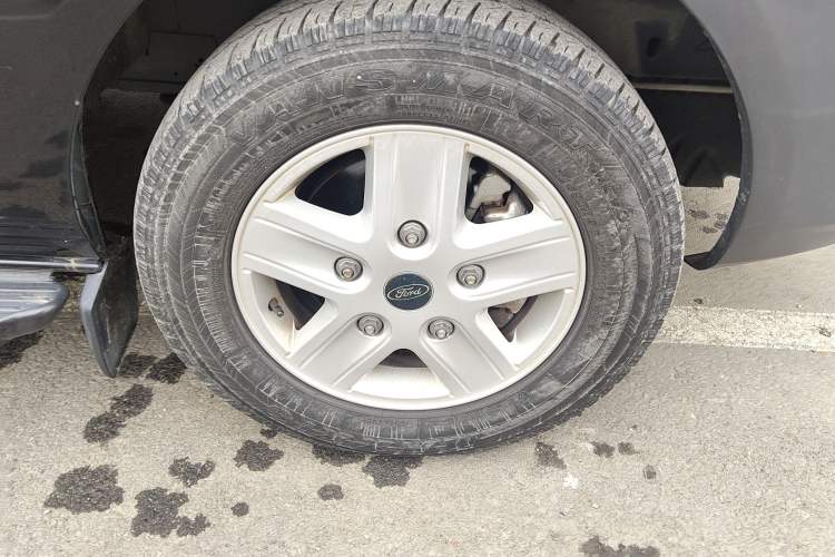 Used Ford Transit 2019 2.0T Gasoline Automatic Multi-Function Commercial Vehicle Short Wheelbase Low Roof 6-Seater China VI Standard
