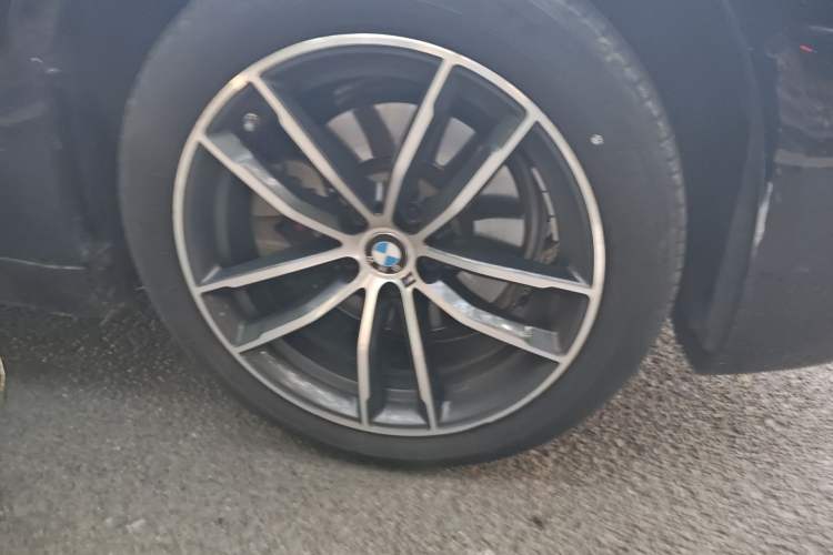 Used BMW 5 Series 2022 Second Facelift 525Li M Sport Package Right Front Wheel Hub