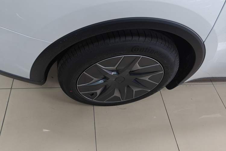 Used Tesla Model Y L 2025 Model Long-Range All-Wheel-Drive Version