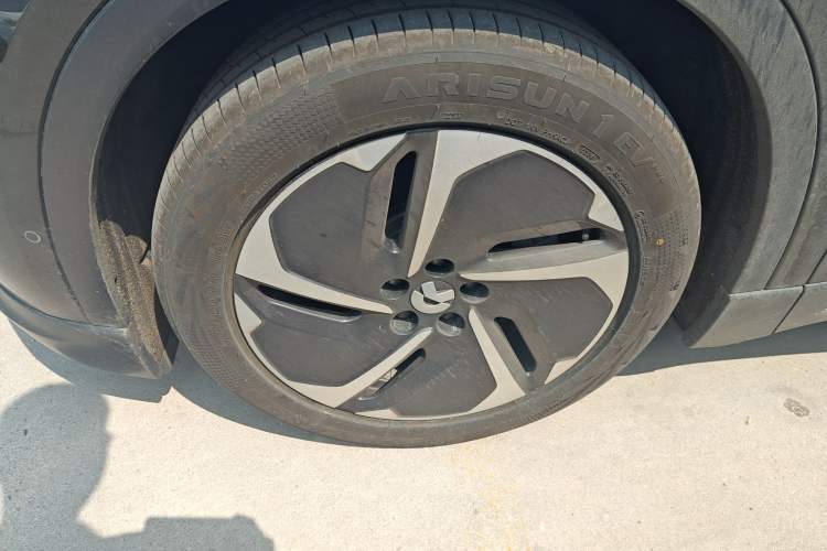 Used Nio ES6 2024 75 kWh Left Front Wheel Hub