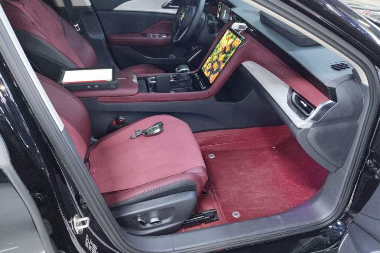 Used Hongqi H5 2025 1.5T DCT Qiyun 500 000th Unit Commemorative Edition Right Front Seat