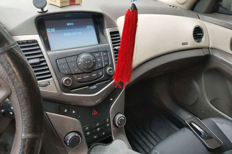 Used Chevrolet Cruze 2015 1.5L Classic SE MT Audio And AC Panel