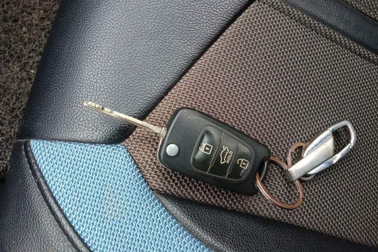 Used Kia K2 2012 Sedan 1.4L MT GLS Commemorative Edition