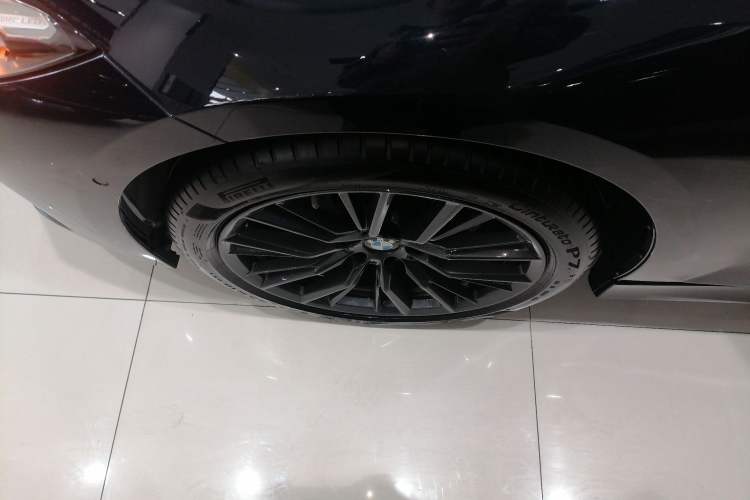 Used BMW 3 Series 2023 325Li M Sport Night Edition Package Left Front Wheel Hub