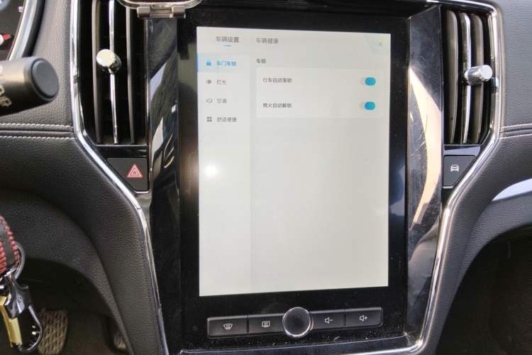 Used Roewe RX5 2016 20T Two-Wheel Drive Manual Transmission Internet Smart Edition Audio And AC Panel