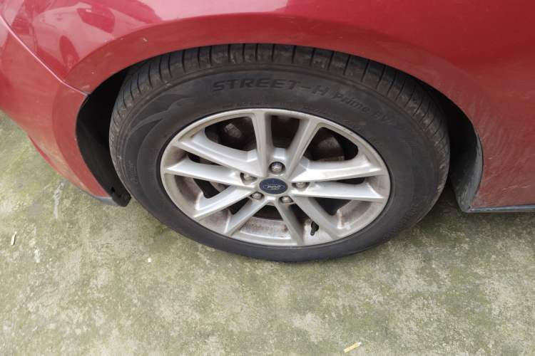 Used Ford Focus 2015 Hatchback EcoBoost 180 Automatic Elite Model Exterior 4