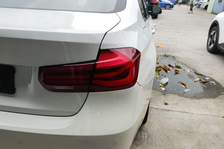 Used BMW 3 Series 2019 320i M Sport Night Edition Right Rear Taillight