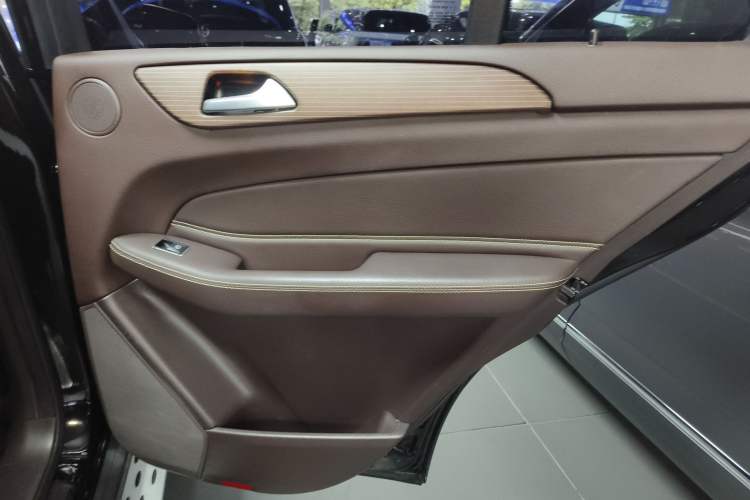 Used Mercedes-Benz GLE 2018 GLE 320 4MATIC Dynamic Edition Collector's Edition Interior 3