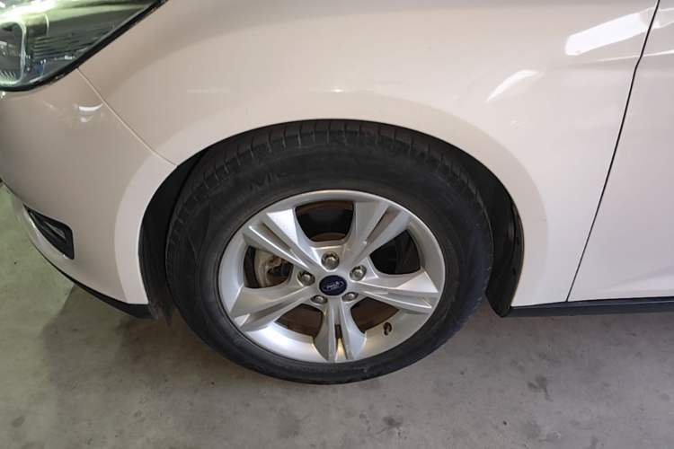 Used Ford Focus 2017 Hatchback 1.6L Automatic Comfort Plus SmartDrive Edition Left Front Wheel Hub