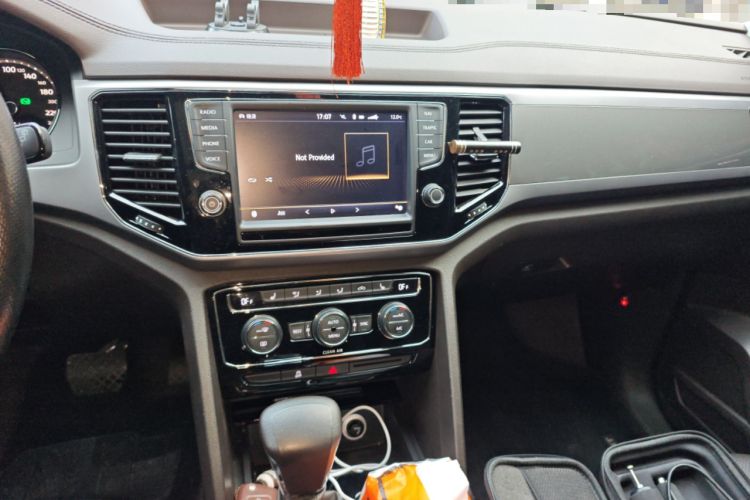 Used Volkswagen Teramont 2017 380TSI Four-Wheel Drive Luxury Edition Audio And AC Panel